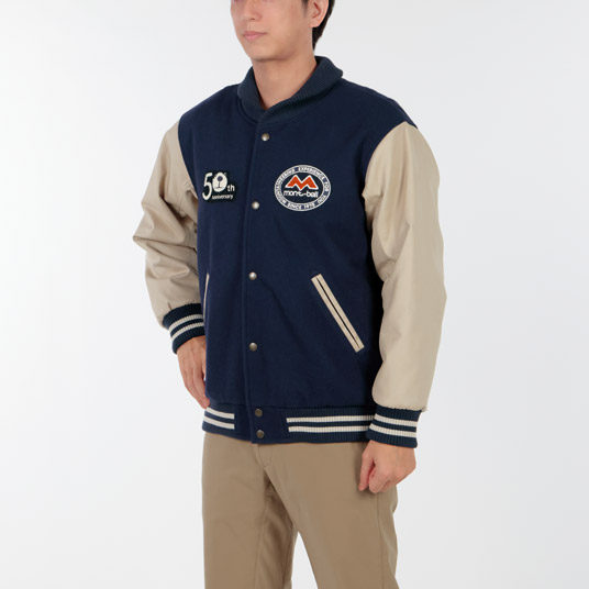 モデル身長175cm／Mサイズ着用