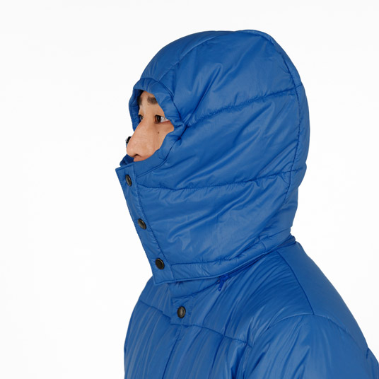 フードをかぶった状態