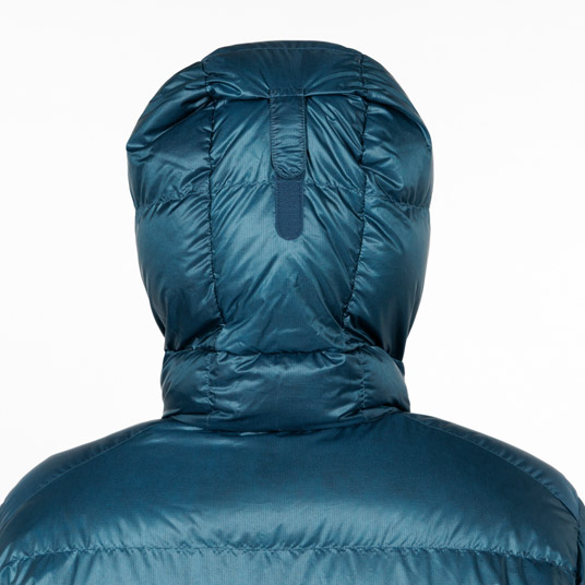 ベルクロでひさしの高さの調節が可能