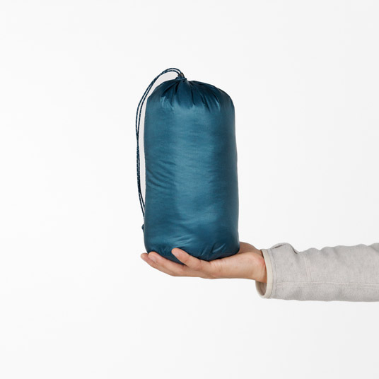 コンパクトに収納でき、携行に便利