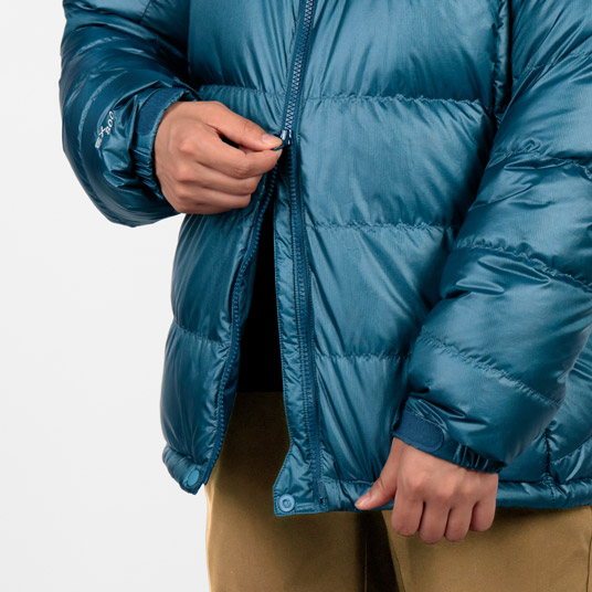 ジッパーを下からも開くことができます