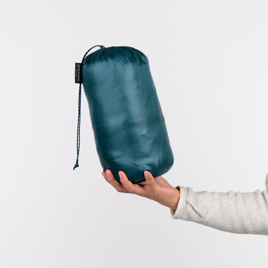 コンパクトに収納でき、携行に便利