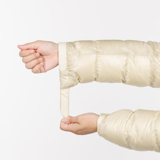 袖口のフィット感を調節でき、冷気の侵入を防ぎます