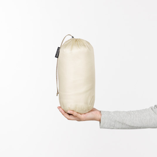 コンパクトに収納でき、携行に便利