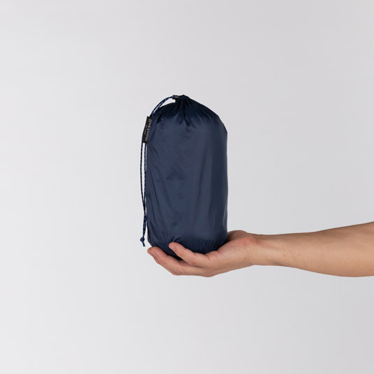 コンパクトに収納でき、携行に便利