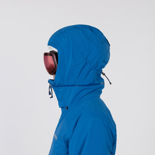 前後のドローコードで顔の周囲と奥行きの調節が可能