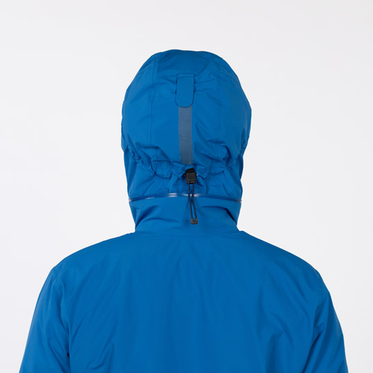 ベルクロでひさしの高さの調節が可能