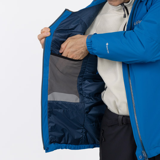 ストレッチ性に優れたパワーメッシュの内ポケットを備えています