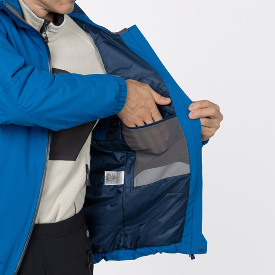 ストレッチ性に優れたパワーメッシュの内ポケットを備えています