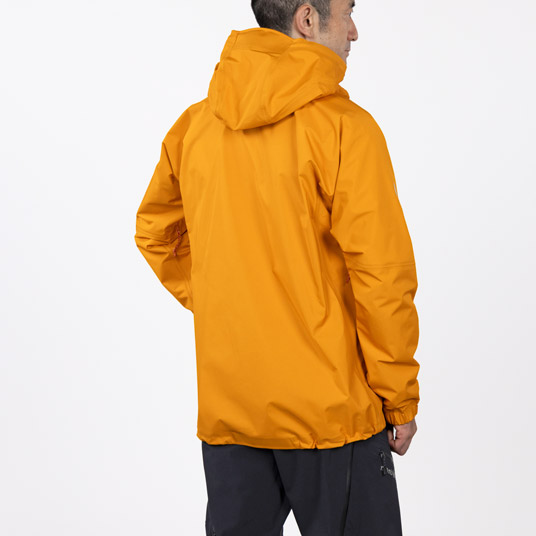 モデル身長170cm／Mサイズ着用