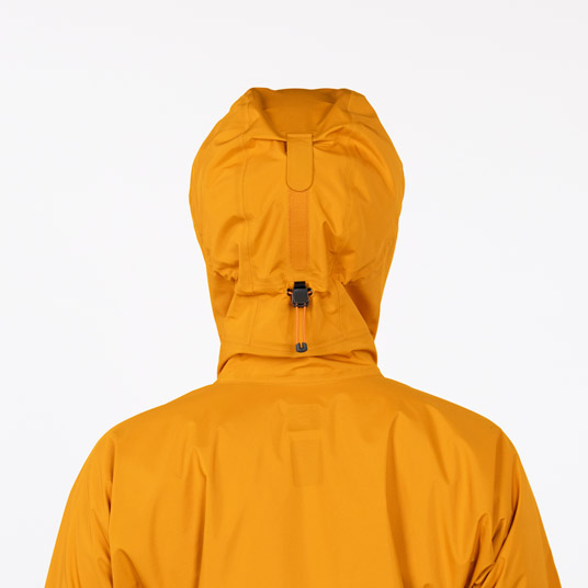 ベルクロでひさしの高さの調節が可能