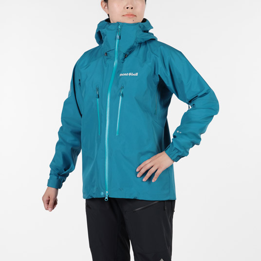 モデル身長161cm／Mサイズ着用