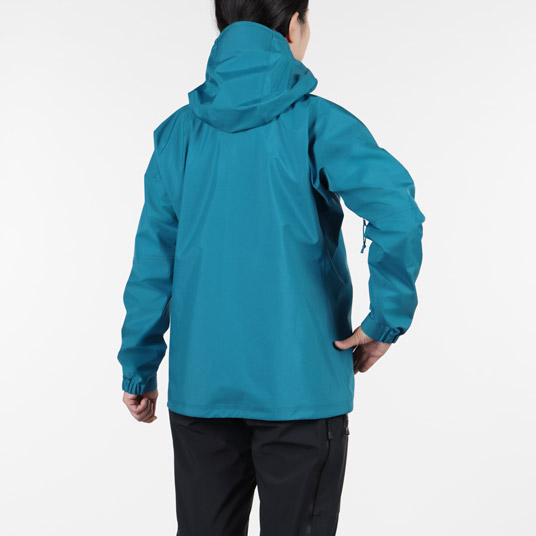 モデル身長161cm／Mサイズ着用