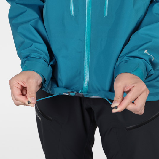 両裾のドローコードを引くだけで、裾のフィット感の調節が可能