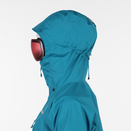 ヘルメット着用の有無に関わらず、高いフィット感が得られる立体フードパターン