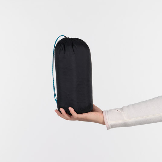 コンパクトに収納でき、携行に便利