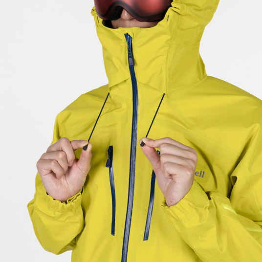 フードの顔周囲をドローコードで調節可能