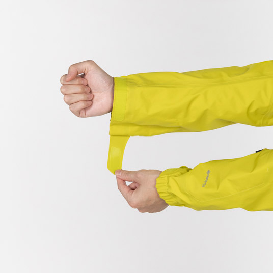 袖口のフィット感を調節でき、冷気や雪の侵入を防ぎます