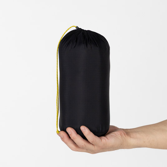 コンパクトに収納でき、携行に便利