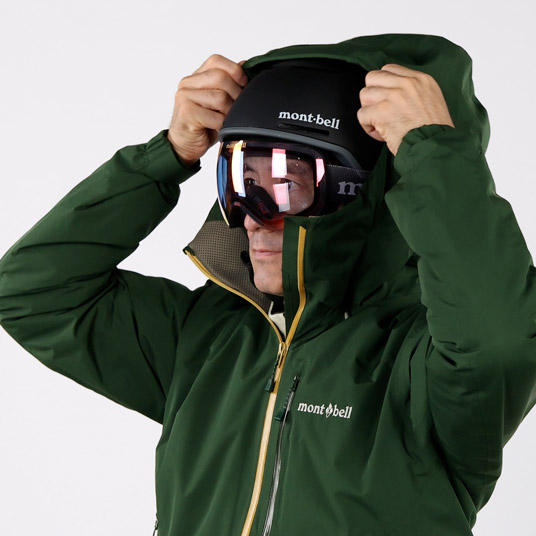 ヘルメットとゴーグルを着用