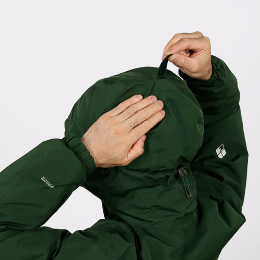 ベルクロでひさしの高さの調節が可能