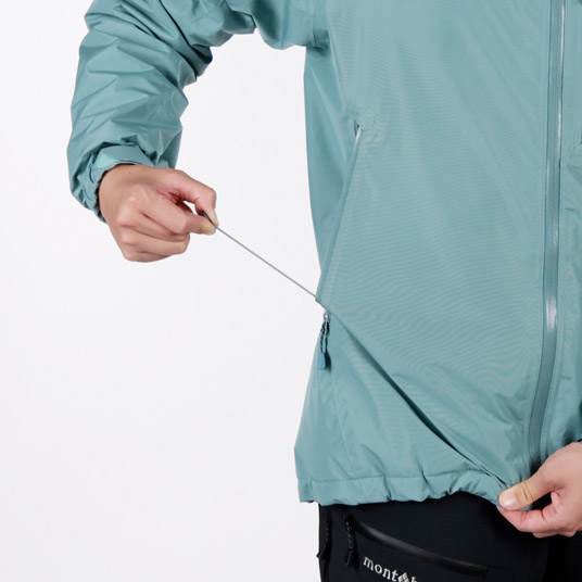 ポケット内のドローコードで裾のフィット感の調節可能。余ったコードが裾から垂れず、すっきり収納できます