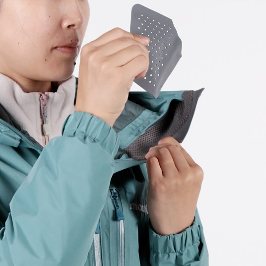 襟内側の直接肌に触れる口元のパーツは取り外して洗濯が可能