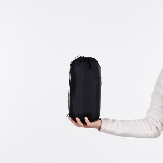 コンパクトに収納でき、携行に便利