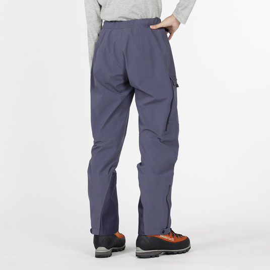 モデル身長160cm／Mサイズ着用