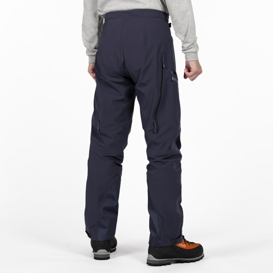 モデル身長172cm／Mサイズ着用