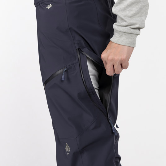 サイドを開けることで、蒸れを排出できます