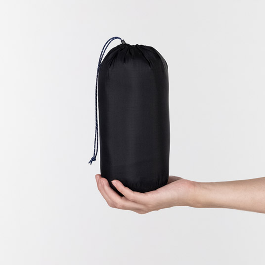 コンパクトに収納でき、携行に便利