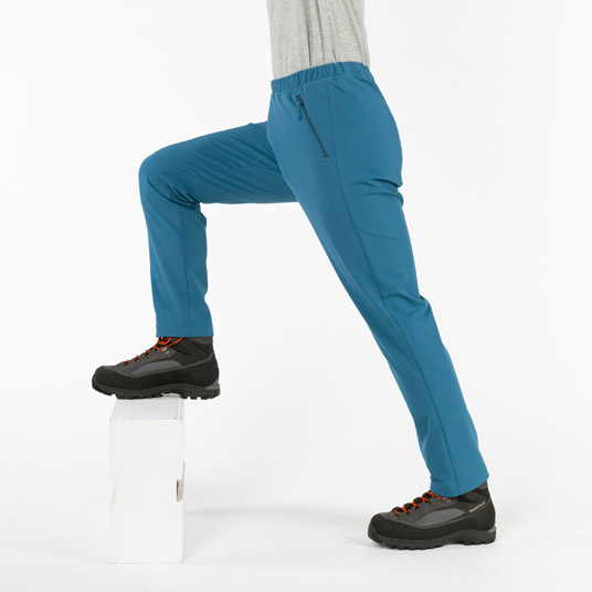 優れたストレッチ性を備えます