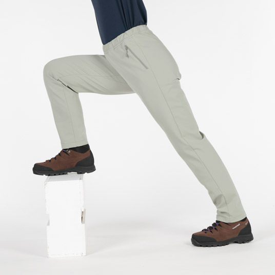 優れたストレッチ性を備えます