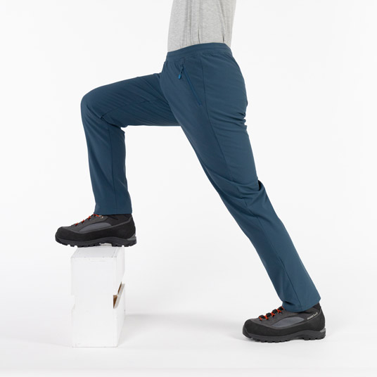 優れたストレッチ性を備えます