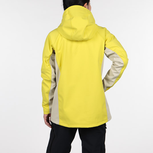 モデル身長163cm／Mサイズ着用