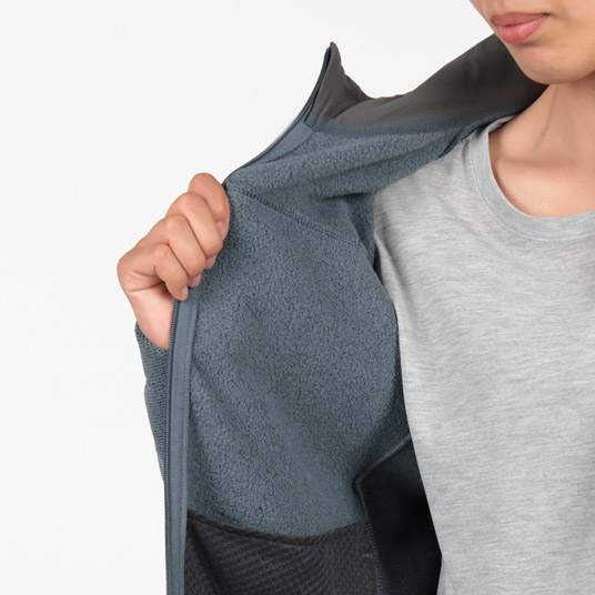 裏面は柔らかな起毛地