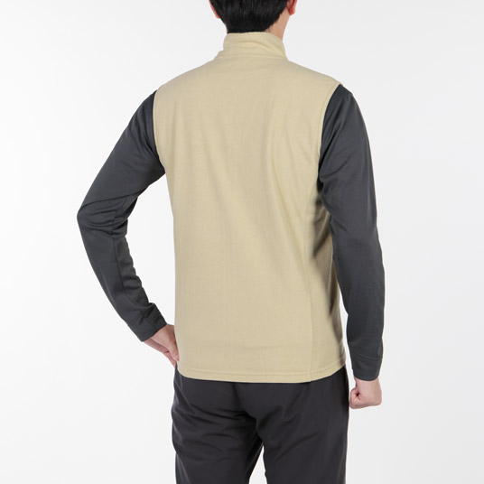 モデル身長175cm／Mサイズ着用