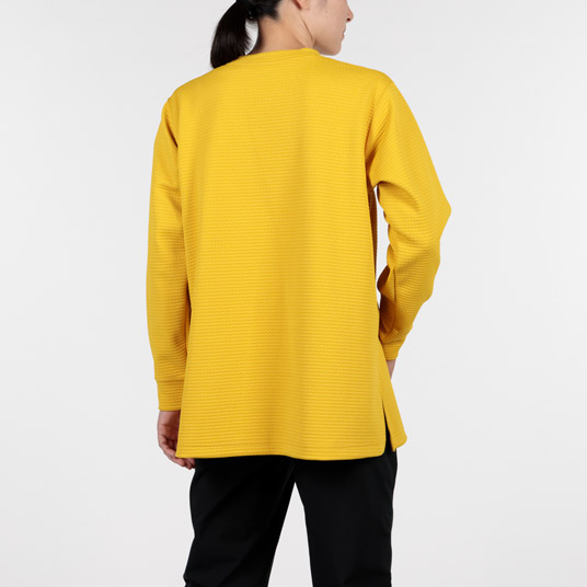 モデル身長163cm／Mサイズ着用