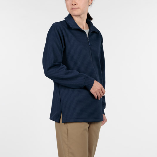 モデル身長163cm／Mサイズ着用