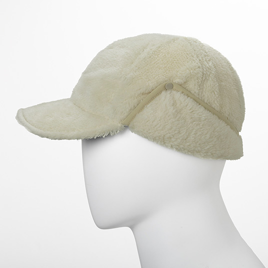 耳当てを外側に折り返した状態 (IV)