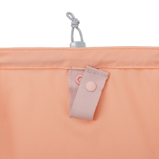 バックルテープを通せるループ