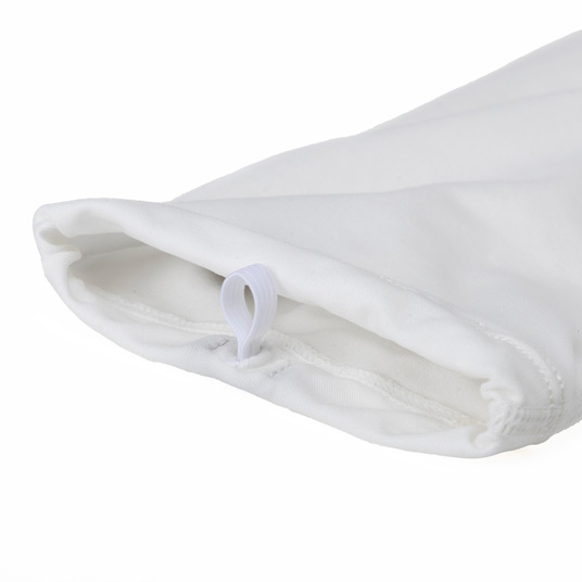 フィット感の調節用ゴム付き