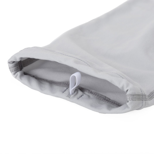 フィット感の調節用ゴム付き