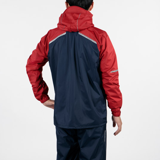 モデル身長175cm／Mサイズ着用