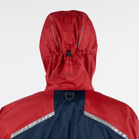 ベルクロでひさしの高さの調節が可能