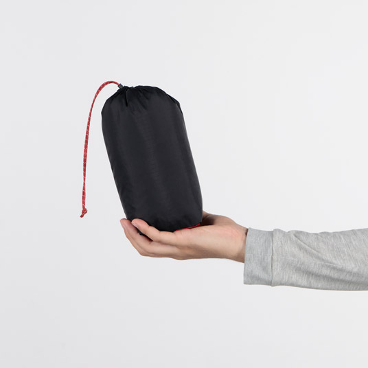 コンパクトに収納でき、携行に便利