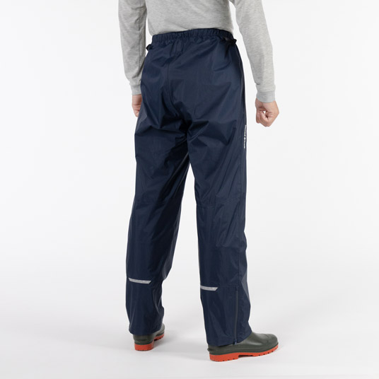 モデル身長175cm／Mサイズ着用