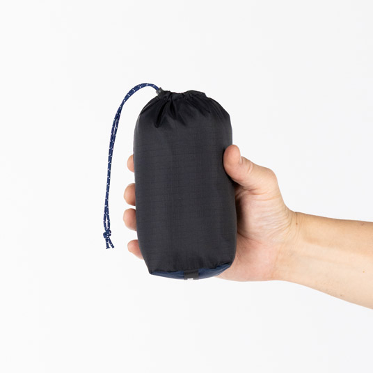 コンパクトに収納でき、携行に便利