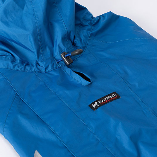 リーシュを通せる穴とドローコード（写真は#1128816）